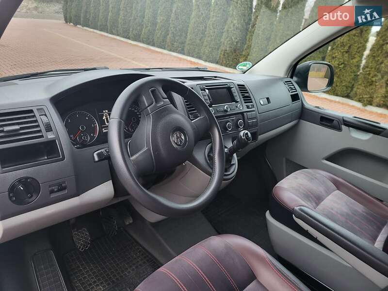 Грузопассажирский фургон Volkswagen Transporter 2015 в Хмельницком