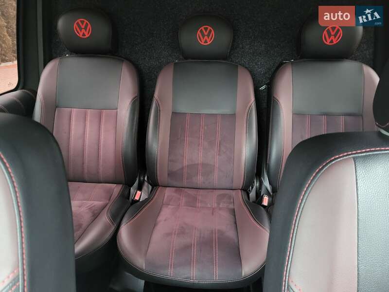 Грузопассажирский фургон Volkswagen Transporter 2015 в Хмельницком
