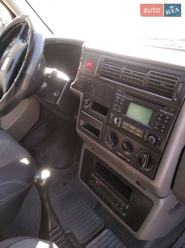 Минивэн Volkswagen Transporter 2003 в Долине