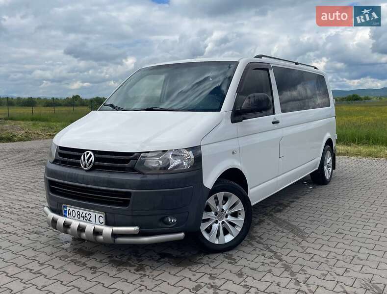 Минивэн Volkswagen Transporter 2010 в 