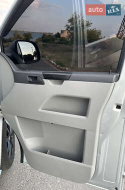 Мінівен Volkswagen Transporter 2011 в 