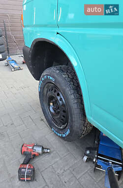 Грузопассажирский фургон Volkswagen Transporter 2000 в 