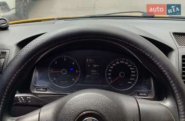 Минивэн Volkswagen Transporter 2011 в 