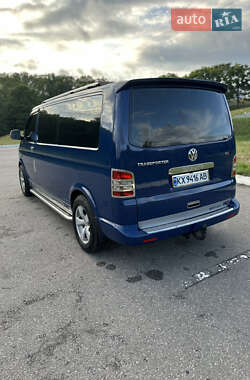 Минивэн Volkswagen Transporter 2011 в 