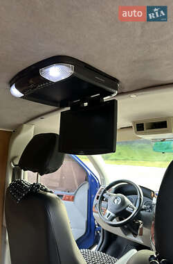 Минивэн Volkswagen Transporter 2011 в 