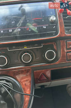 Минивэн Volkswagen Transporter 2011 в 