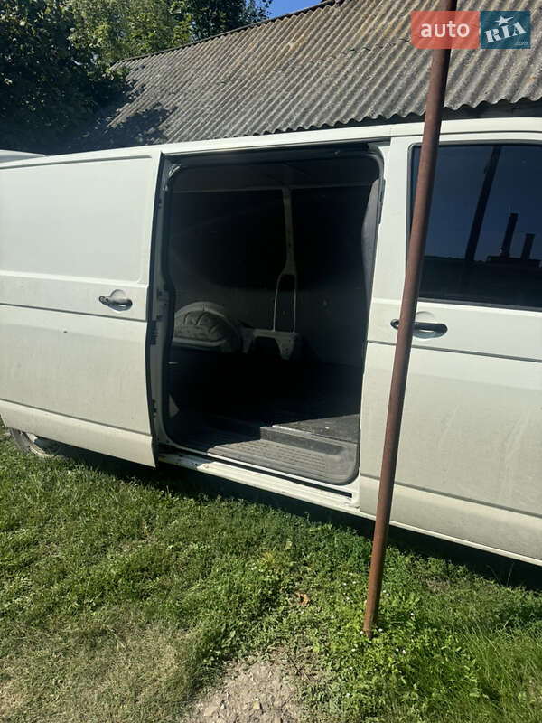 Грузовой фургон Volkswagen Transporter 2007 в Белополье