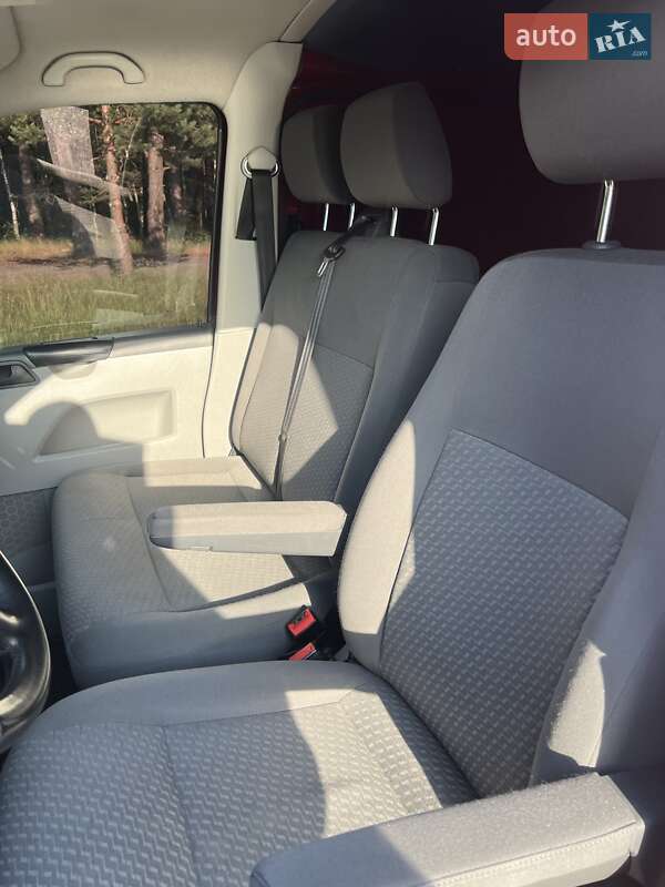 Вантажний фургон Volkswagen Transporter 2013 в Рокитному