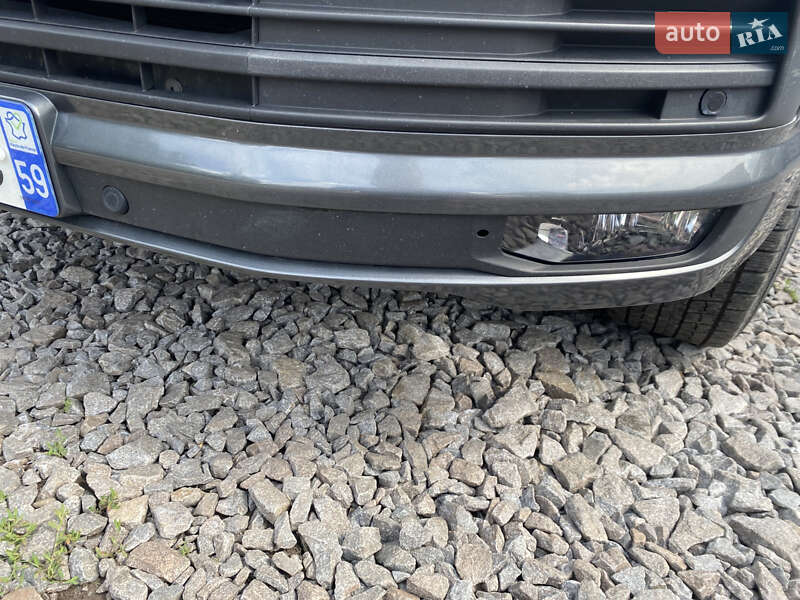 Минивэн Volkswagen Transporter 2018 в Дубно