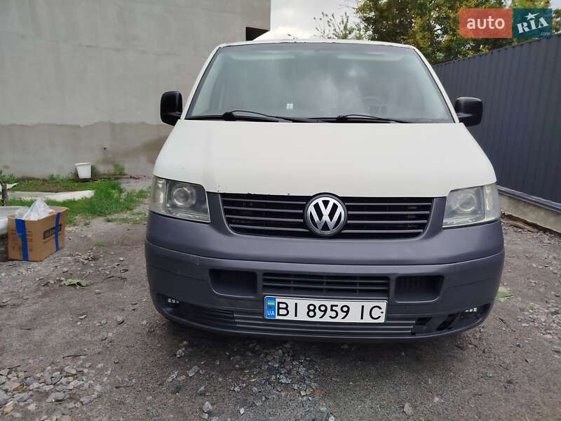 Грузовой фургон Volkswagen Transporter 2003 в Полтаве
