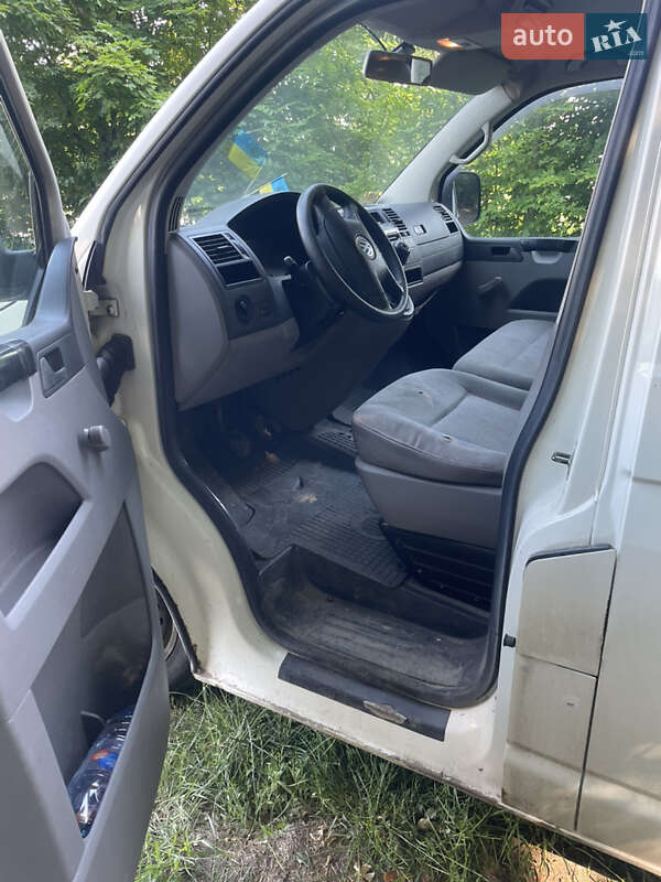Грузопассажирский фургон Volkswagen Transporter 2004 в Хмельницком