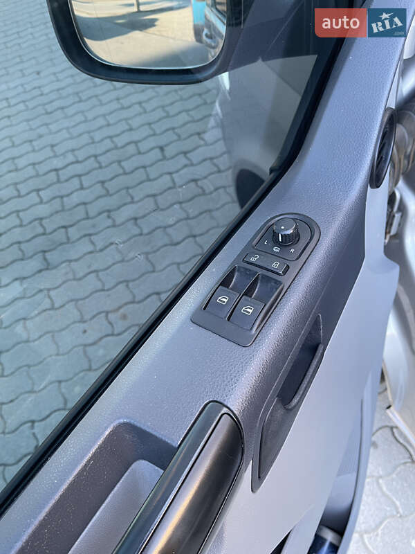 Минивэн Volkswagen Transporter 2012 в Надворной