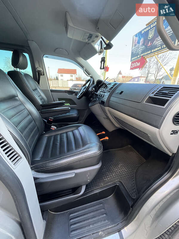 Минивэн Volkswagen Transporter 2012 в Надворной