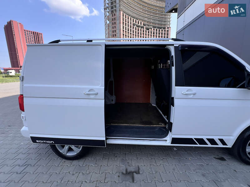 Грузовой фургон Volkswagen Transporter 2017 в Киеве