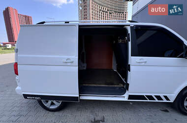Грузовой фургон Volkswagen Transporter 2017 в 
