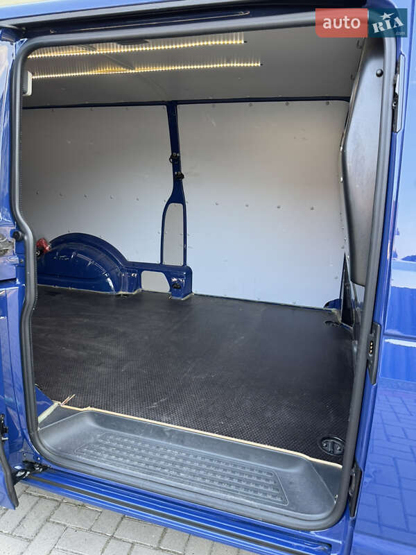 Грузовой фургон Volkswagen Transporter 2017 в Виннице