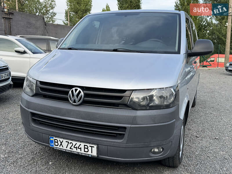 Вантажопасажирський фургон Volkswagen Transporter 2011 в Хмельницькому