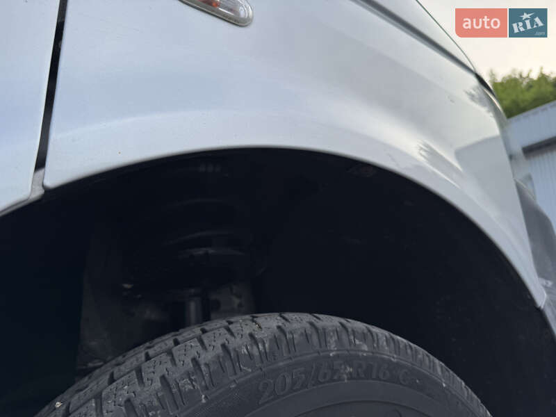 Вантажопасажирський фургон Volkswagen Transporter 2011 в Хмельницькому