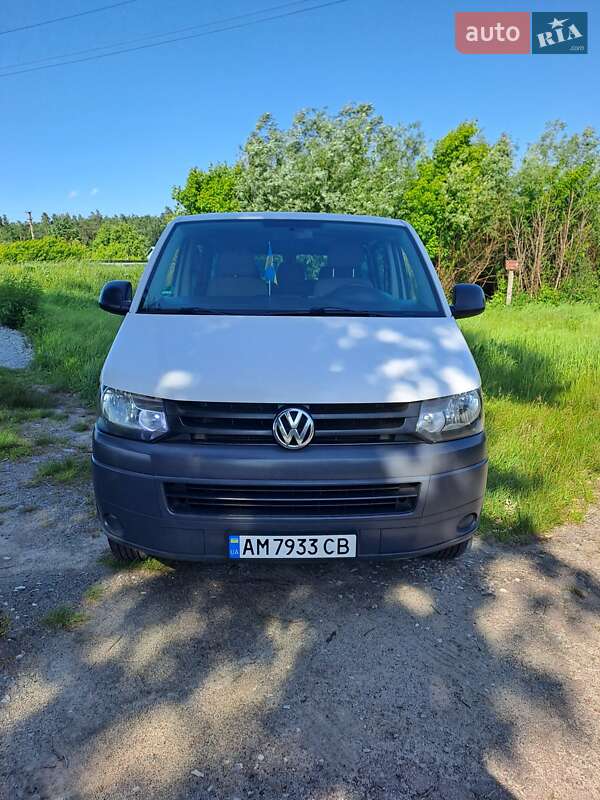 Минивэн Volkswagen Transporter 2010 в 