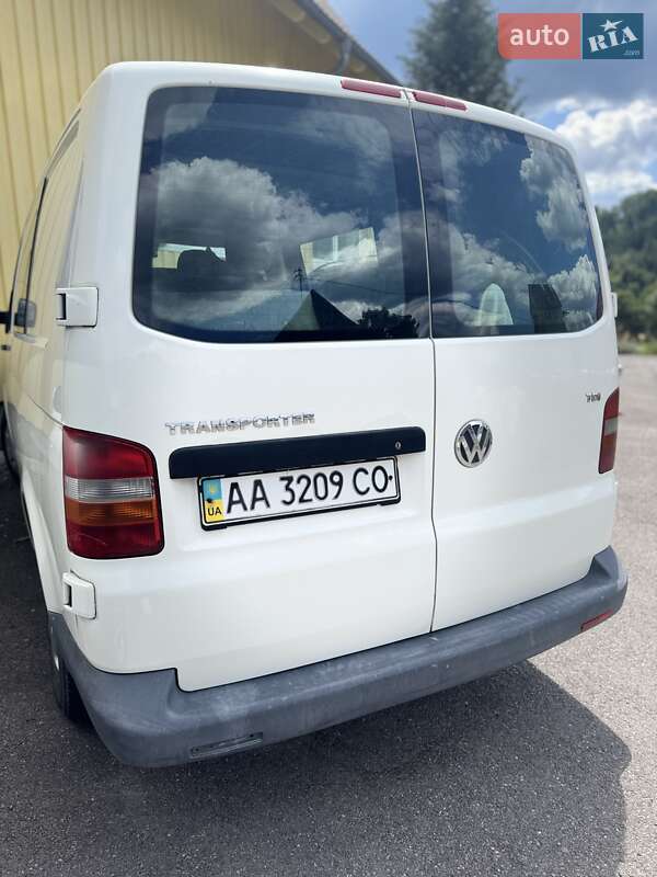 Грузовой фургон Volkswagen Transporter 2004 в Киеве