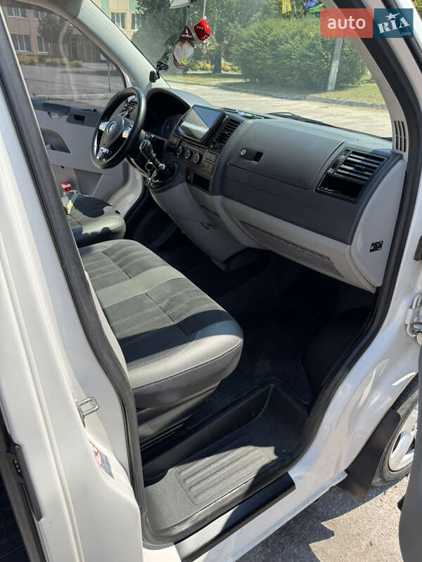 Мінівен Volkswagen Transporter 2012 в Верхньодніпровську
