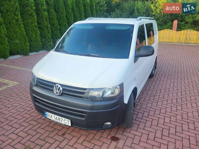 Грузопассажирский фургон Volkswagen Transporter 2015 в Хмельницком