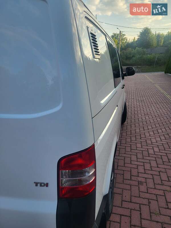 Грузопассажирский фургон Volkswagen Transporter 2015 в Хмельницком