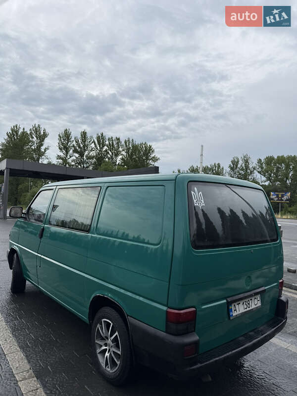 Минивэн Volkswagen Transporter 2000 в Надворной