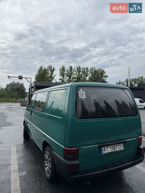 Минивэн Volkswagen Transporter 2000 в Надворной