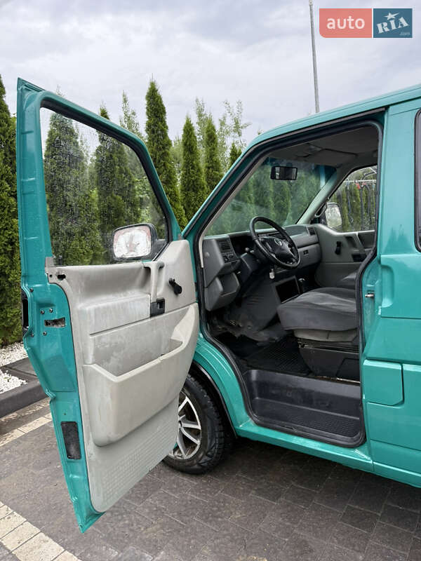 Минивэн Volkswagen Transporter 2000 в Надворной