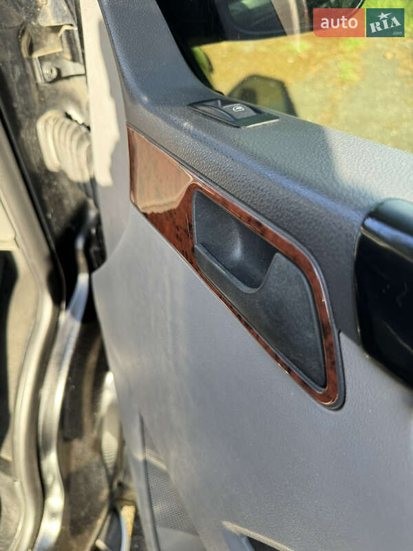 Мінівен Volkswagen Transporter 2004 в Стрию
