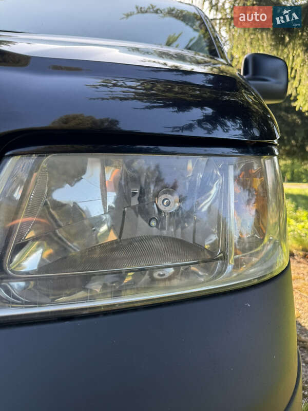 Мінівен Volkswagen Transporter 2004 в Стрию