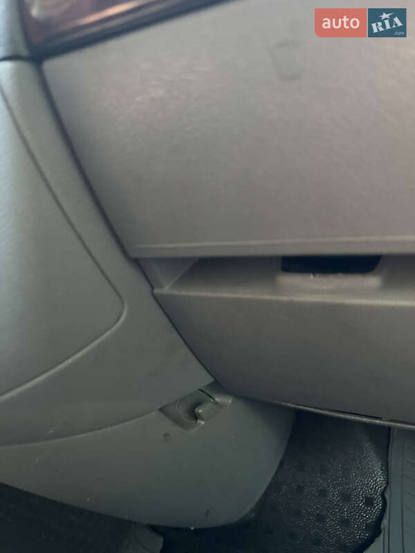 Мінівен Volkswagen Transporter 2004 в Стрию