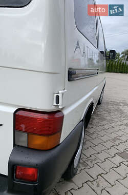 Минивэн Volkswagen Transporter 2000 в 