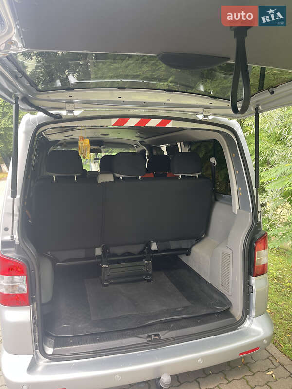 Минивэн Volkswagen Transporter 2011 в Сваляве