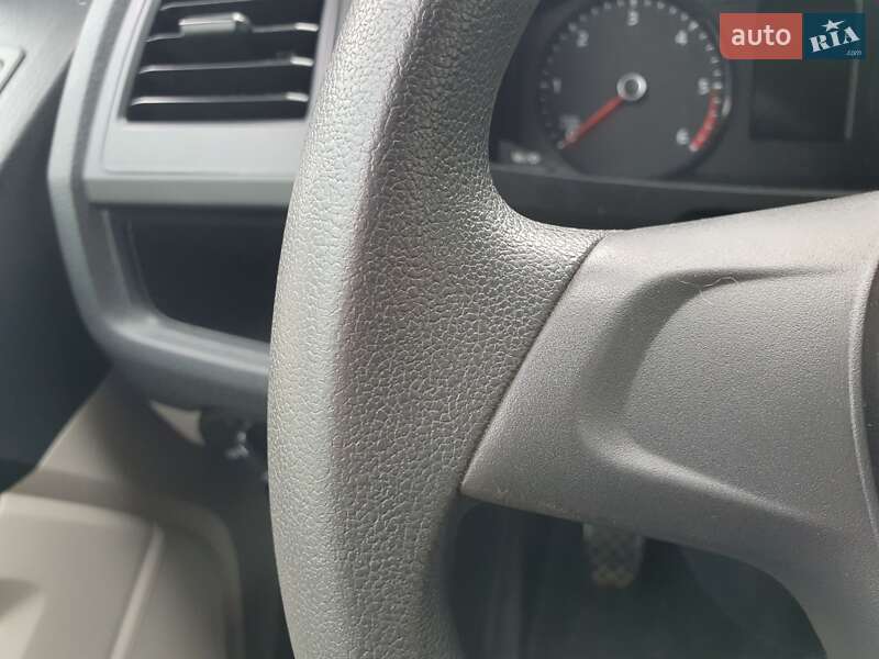 Грузовой фургон Volkswagen Transporter 2017 в Луцке