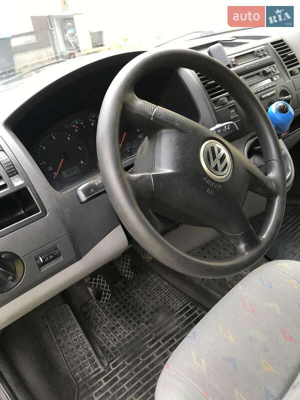 Грузовой фургон Volkswagen Transporter 2004 в Боярке