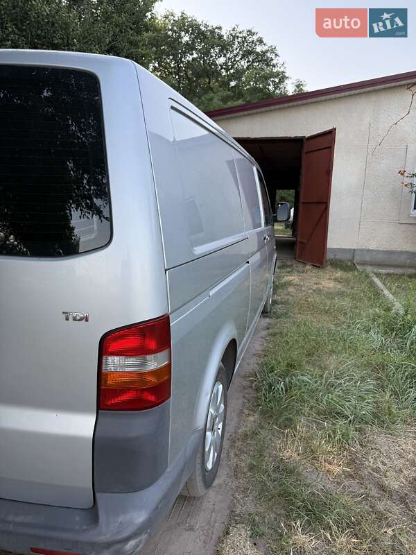 Грузовой фургон Volkswagen Transporter 2007 в Александрие