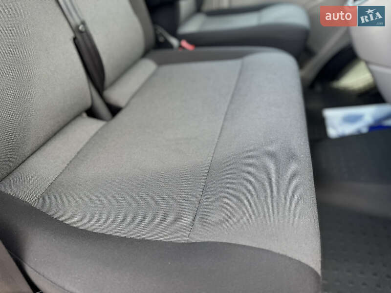 Грузовой фургон Volkswagen Transporter 2016 в Радивилове