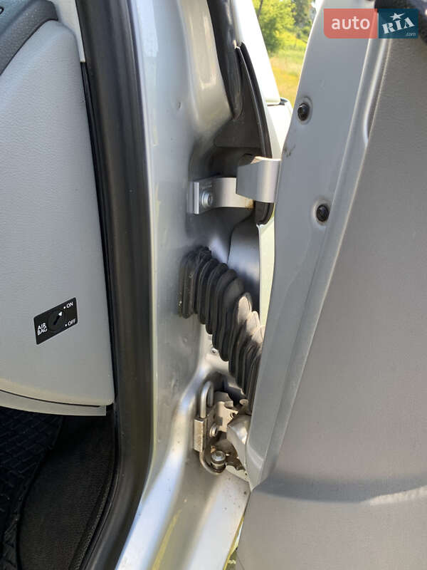 Грузопассажирский фургон Volkswagen Transporter 2013 в Житомире