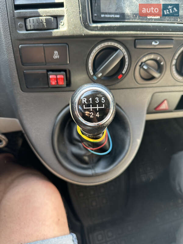 Грузовой фургон Volkswagen Transporter 2011 в Чугуеве