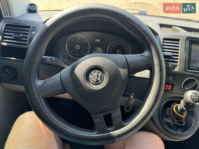 Грузовой фургон Volkswagen Transporter 2011 в Чугуеве