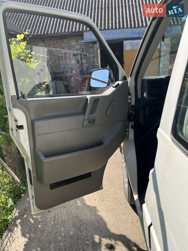 Минивэн Volkswagen Transporter 2000 в Новоднестровске
