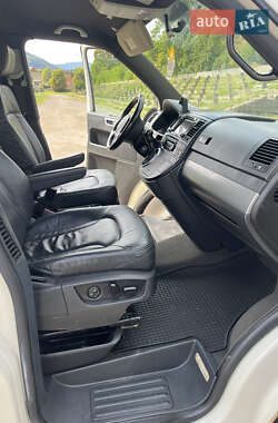 Минивэн Volkswagen Transporter 2010 в 