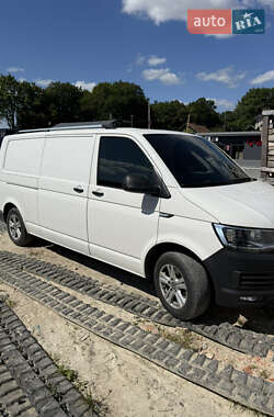Грузовой фургон Volkswagen Transporter 2015 в Львове