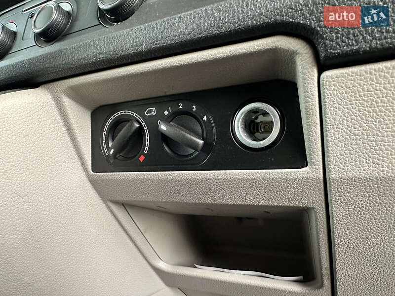 Вантажний фургон Volkswagen Transporter 2018 в Львові