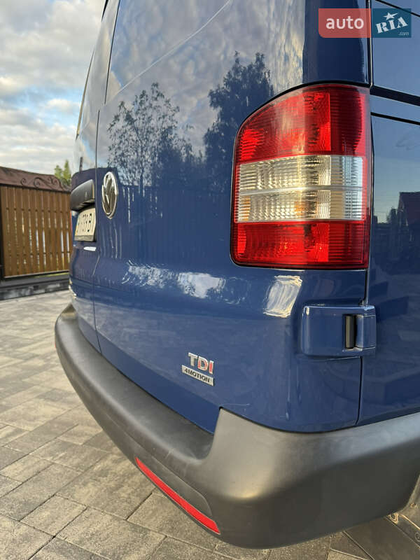 Грузовой фургон Volkswagen Transporter 2013 в Ровно