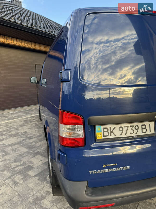 Грузовой фургон Volkswagen Transporter 2013 в Ровно