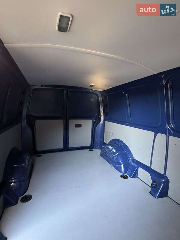 Грузовой фургон Volkswagen Transporter 2013 в Ровно
