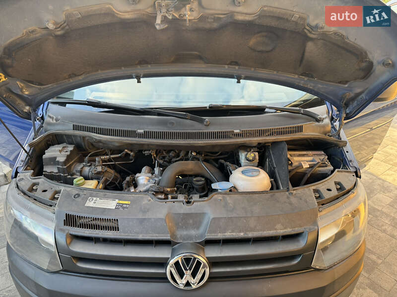 Грузовой фургон Volkswagen Transporter 2013 в Ровно